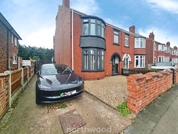 3 Bedroom Semi Detached House For Sale In Raymond Road, Scawthorpe, Doncaster, DN5