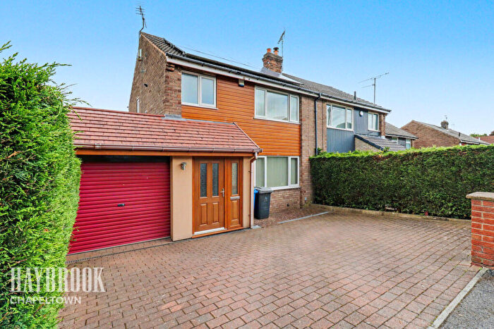 3 Bedroom Semi-Detached House For Sale In Grenfolds Road, Grenoside, S35