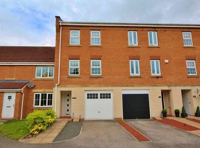 4 Bedroom Town House To Rent In Abbots Court, Selby, YO8