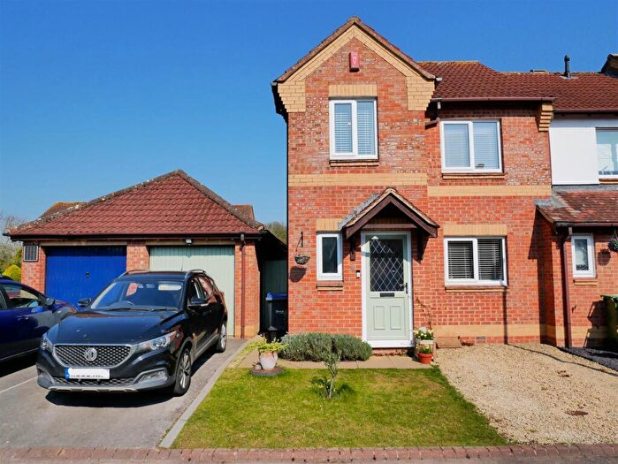 3 Bedroom Semi Detached House For Sale In Water Mint Way, Calne, SN11