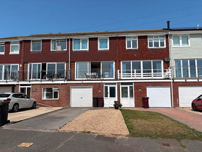 3 Bedroom Town House For Sale In Kingsway, Selsey, PO20