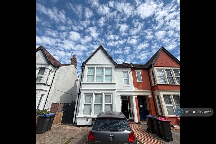 1 Bedroom Flat To Rent In Argyll Road, Westcliff-On-Sea, SS0