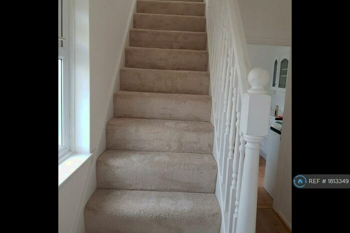 3 Bedroom Semi-Detached House To Rent In Lansbury Crescent, Dartford, DA1