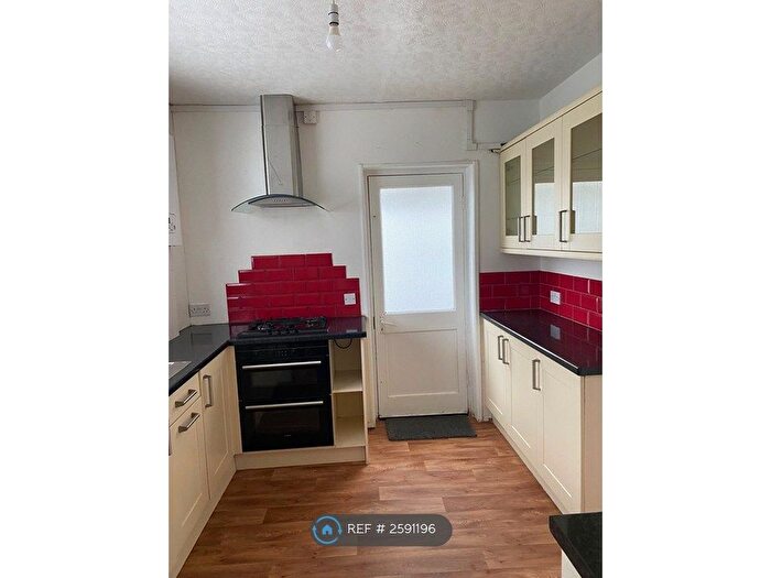 3 Bedroom Semi-Detached House To Rent In Halifax Road, Solihull, B90