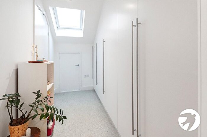 2 Bedroom Flat For Sale In Cheshunt Road, Belvedere, Kent, DA17