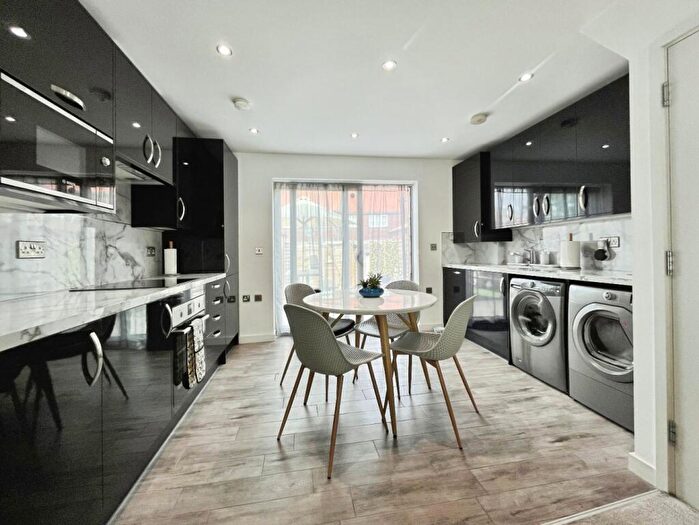 3 Bedroom Town House For Sale In Thwaite Street, Cottingham, HU16