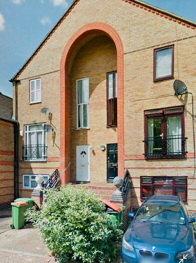 7 Bedroom Town House To Rent In Garnet Walk, Beckton, East Ham, London, E6