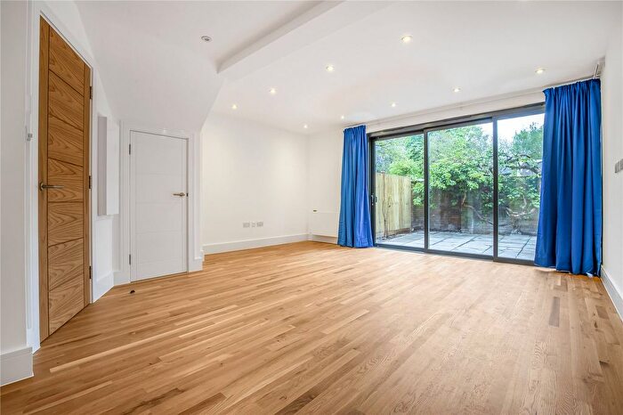 4 Bedroom Semi-Detached House To Rent In North Drive, Furzedown, SW16