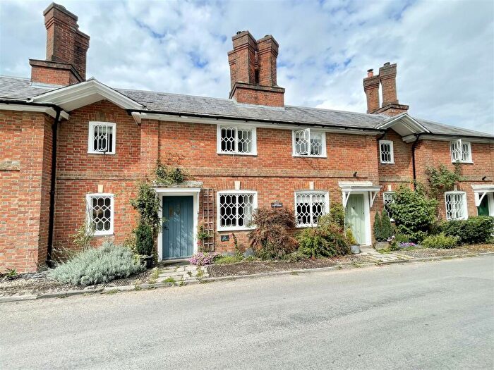 2 Bedroom House To Rent In Hook, Warsash, Southampton, SO31