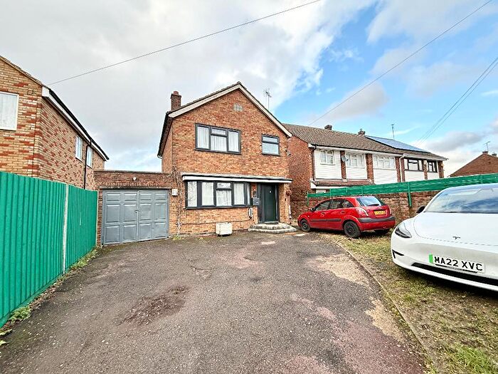 3 Bedroom Detached House For Sale In High Street, Leagrave, Luton, Bedfordshire, LU4