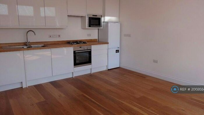 1 Bedroom Flat To Rent In Acre Road, Kingston Upon Thames, KT2