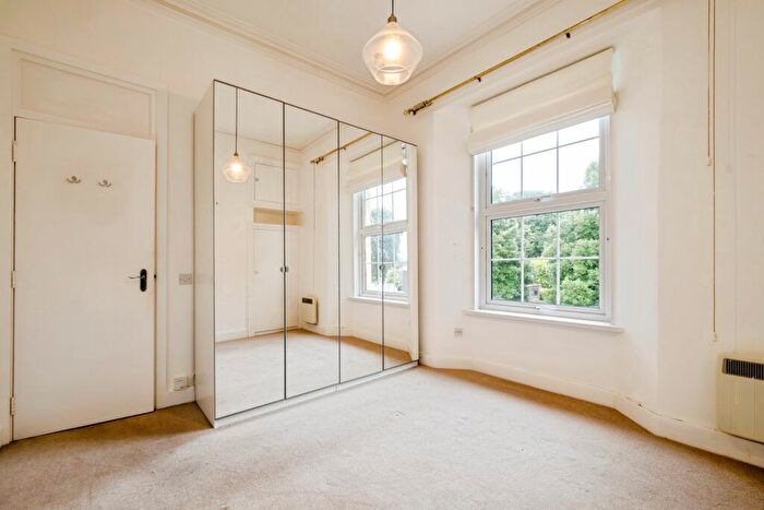 1 Bedroom Flat For Sale In East Cliff Road, Dawlish, Devon, EX7