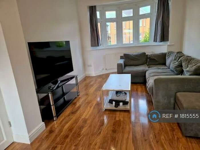 3 Bedroom Terraced House To Rent In Molesey Road, Hersham, Walton-On-Thames, KT12