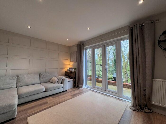 3 Bedroom Town House For Sale In Silver Birch Close, Lostock, BL6