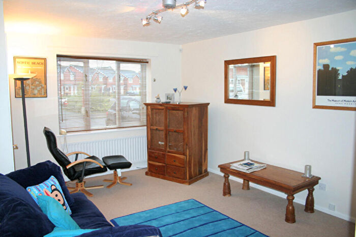3 Bedroom Flat To Rent In Velour Close, Salford, M3