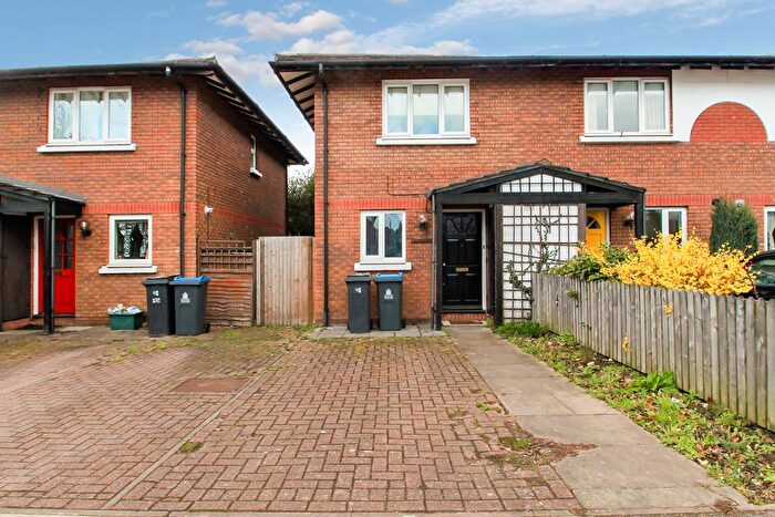 2 Bedroom End Of Terrace House To Rent In Bonner Hill Road, Kingston Upon Thames, Surrey, KT1