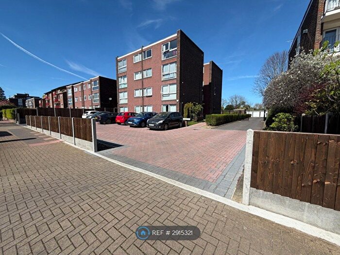 1 Bedroom Flat To Rent In The Redlands, Beckenham, BR3