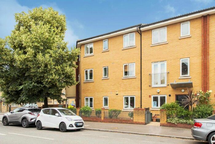 2 Bedroom Flat To Rent In Prince Edward Road, Hackney Wick E9