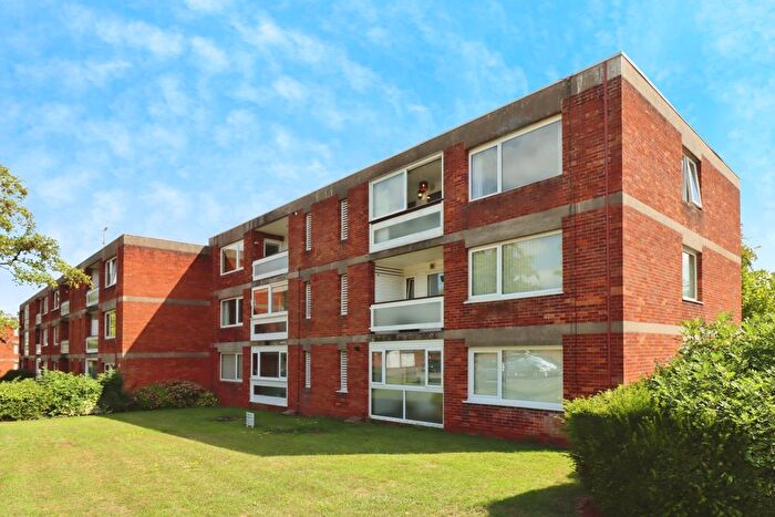 3 Bedroom Flat To Rent In Marlborough Drive, Bristol, BS16