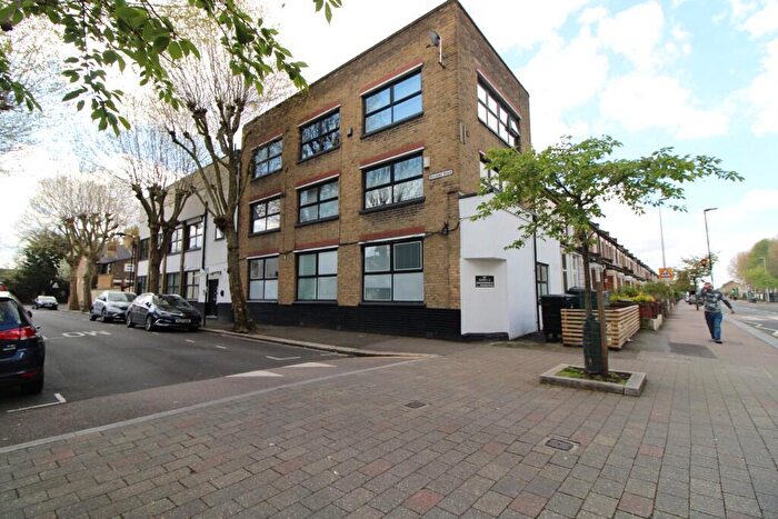 3 Bedroom Apartment To Rent In Cann Hall Road, London, E11