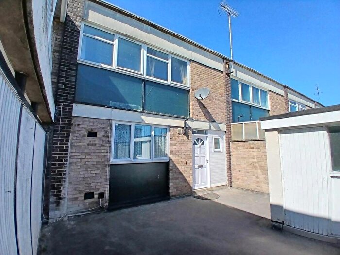 3 Bedroom Maisonette To Rent In Eastgate, Stevenage, SG1