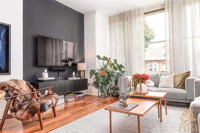 2 Bedroom Flat To Rent In Magdala Road, Nottingham, NG3