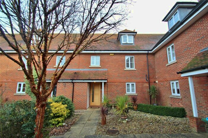 4 Bedroom Town House To Rent In Waine Close, Buckingham, MK18