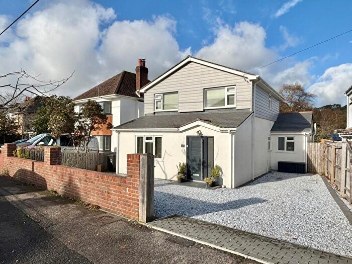 3 Bedroom Detached House For Sale In Clarendon Road, Broadstone, BH18
