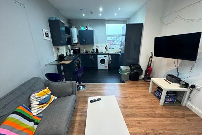 2 Bedroom Flat To Rent In Richmond Road Cardiff, CF24