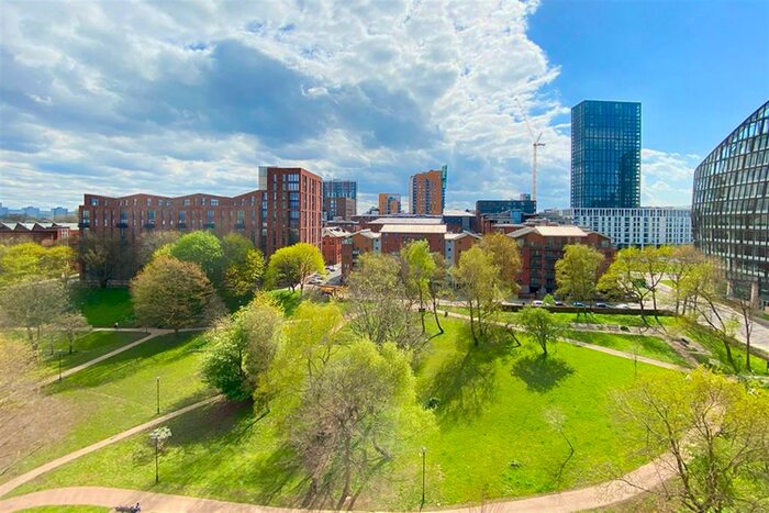 3 Bedroom Apartment To Rent In The Stile, M4