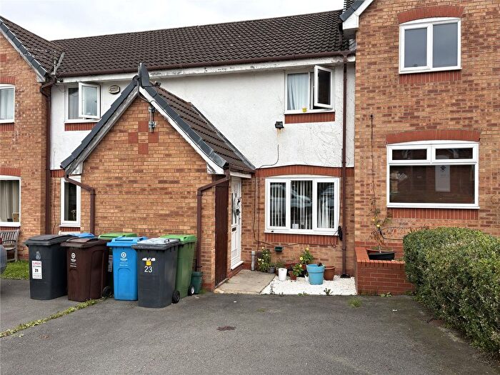2 Bedroom Terraced House For Sale In Hough Close, Oldham, Greater Manchester, OL8