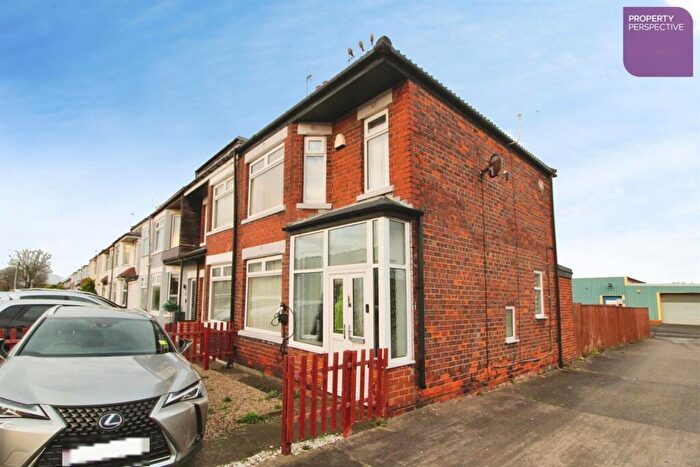 2 Bedroom End Of Terrace House For Sale In National Avenue, HU5