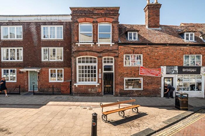 1 Bedroom Flat For Sale In Preston Street, Faversham, Kent, ME13