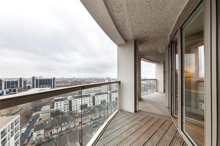 2 Bedroom Apartment To Rent In Quadrant Walk, Canary Wharf, London, E14