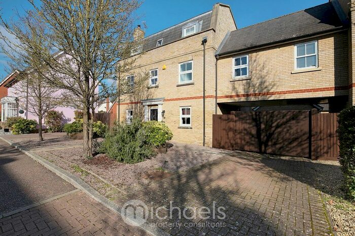 4 Bedroom Detached House For Sale In Gainsborough Road, Braintree, CM77