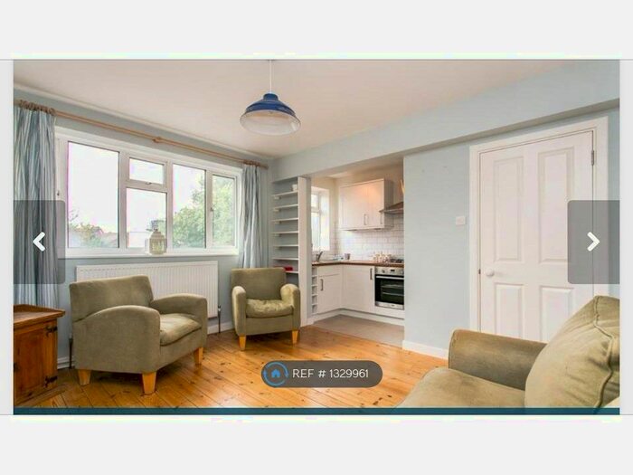 1 Bedroom Flat To Rent In Sandhurst Court, London, SW2