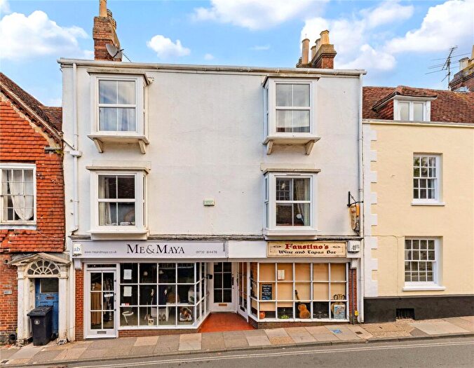 2 Bedroom Apartment For Sale In Knockhundred Row, Midhurst, West Sussex, GU29