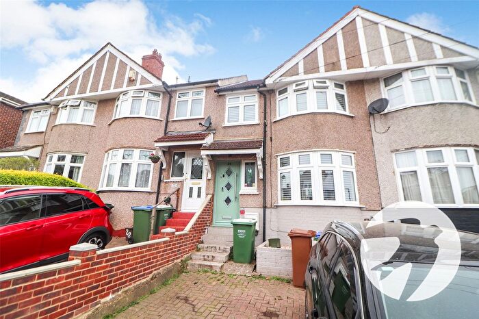 3 Bedroom Semi Detached House For Sale In Collindale Avenue, Erith, DA8