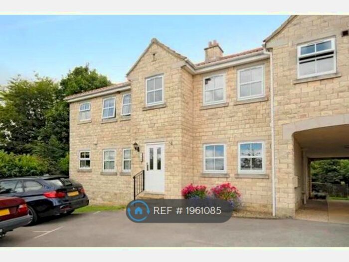 2 Bedroom Flat To Rent In Parlington Villas, Leeds, LS25
