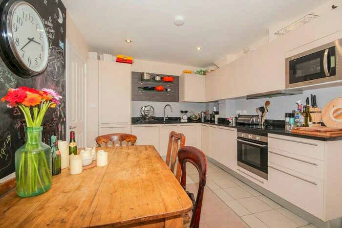 3 Bedroom Apartment To Rent In Bullingdon Road, East Oxford, OX4