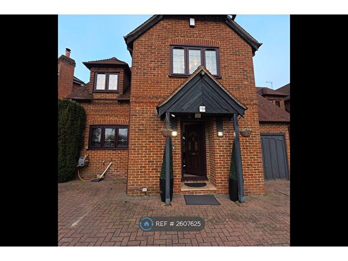 4 Bedroom Semi-Detached House To Rent In Beech Lane, Reading, RG6