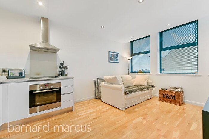 1 Bedroom Flat To Rent In Streatham High Road, London, SW16