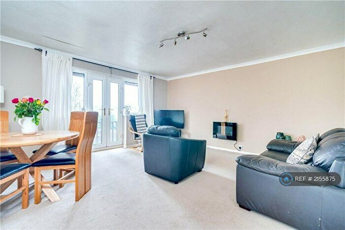 3 Bedroom Terraced House To Rent In Southcliffe Drive, Baildon, BD17