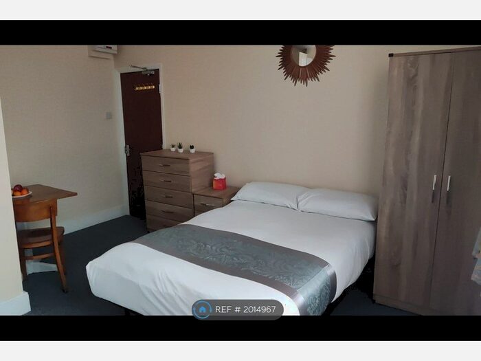 Studio To Rent In London, London, N8