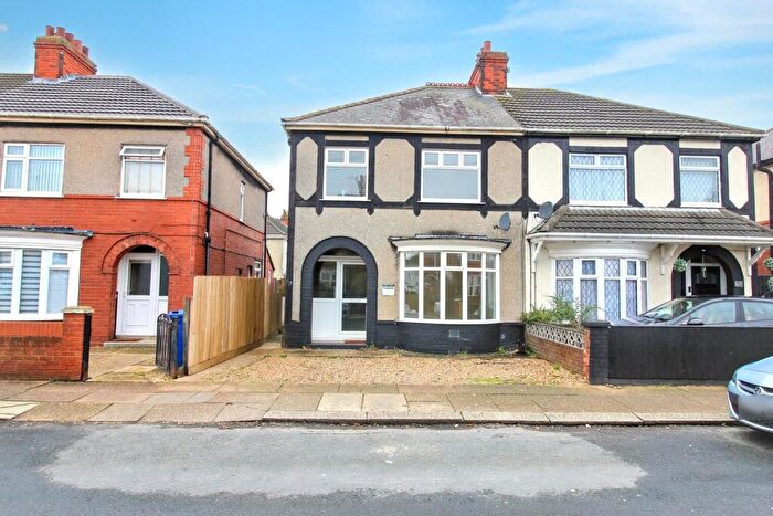 3 Bedroom Semi Detached House For Sale In Colin Avenue, Grimsby, Lincolnshire, DN32