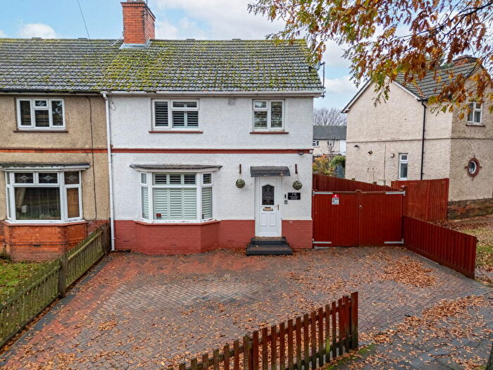 3 Bedroom Semi-Detached House For Sale In Windmill Avenue, Kettering, NN15