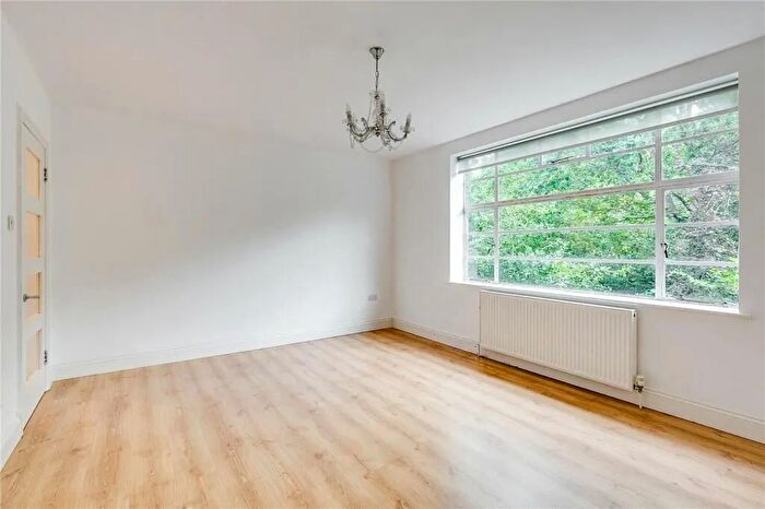 3 Bedroom Flat To Rent In Brookland Rise, Hampstead Garden Suburb, NW11