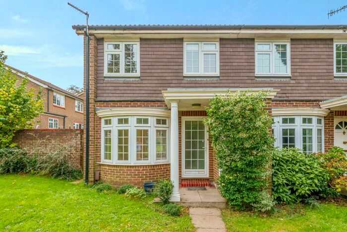 3 Bedroom End Of Terrace House To Rent In Marlborough Drive, Weybridge, KT13