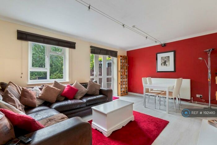 3 Bedroom Maisonette To Rent In Lavender Sweep, London, SW11