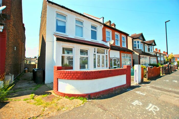 5 Bedroom Detached House To Rent In Upton Road, Thornton Heath, Croydon, CR7